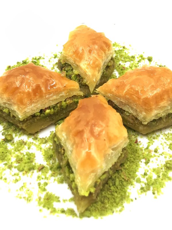El açması fıstıklı Antep baklavası
